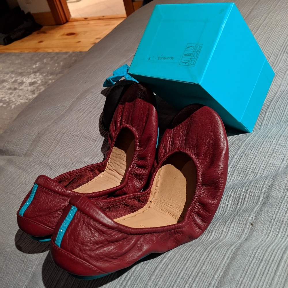 [SOLD] Like New Burgundy Tieks